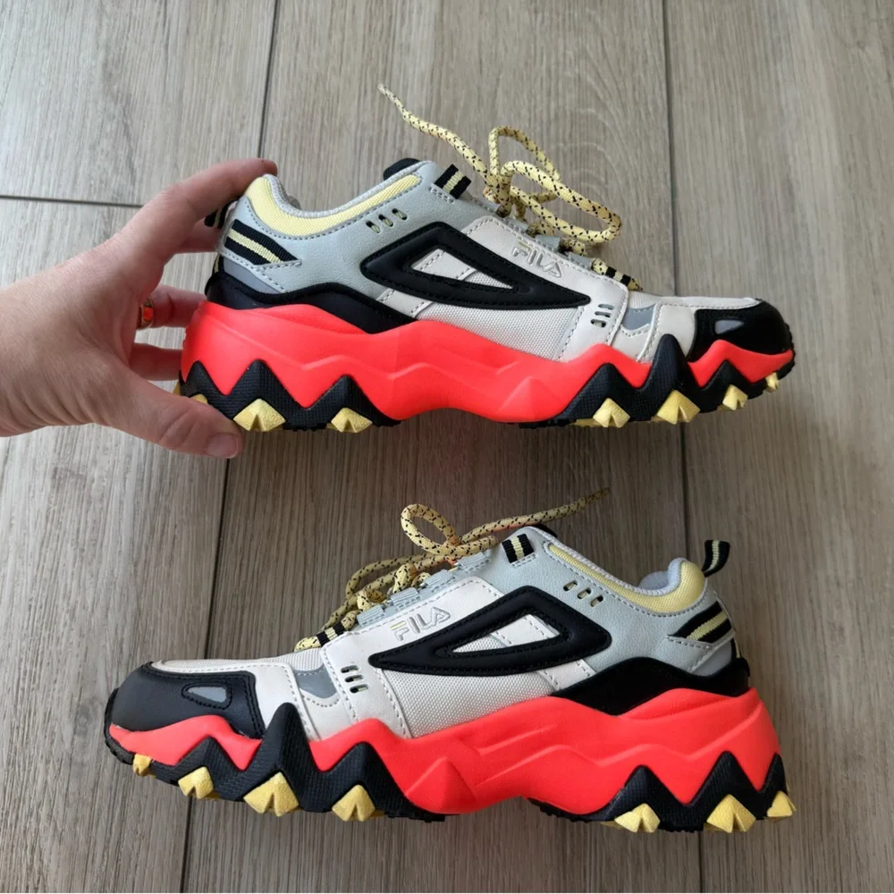 Fila Women's Trail Running Hiking Shoes 7 Oakmont Trail Coral & Black - Picture 3 of 6